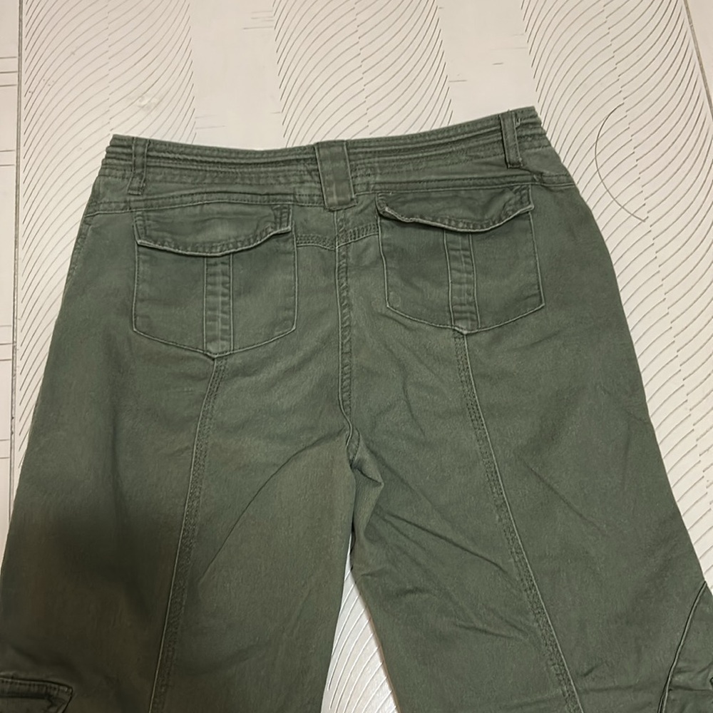 Brandy Melville  Green Cargo Pants - Picture 6 of 6